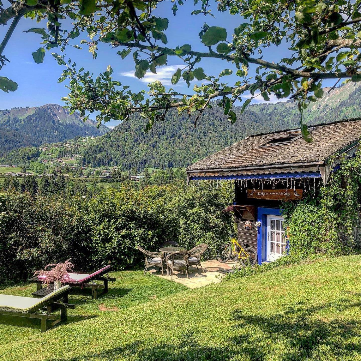 מונטריון Micro-Lodge, Le Petit Nid D'Amour מראה חיצוני תמונה