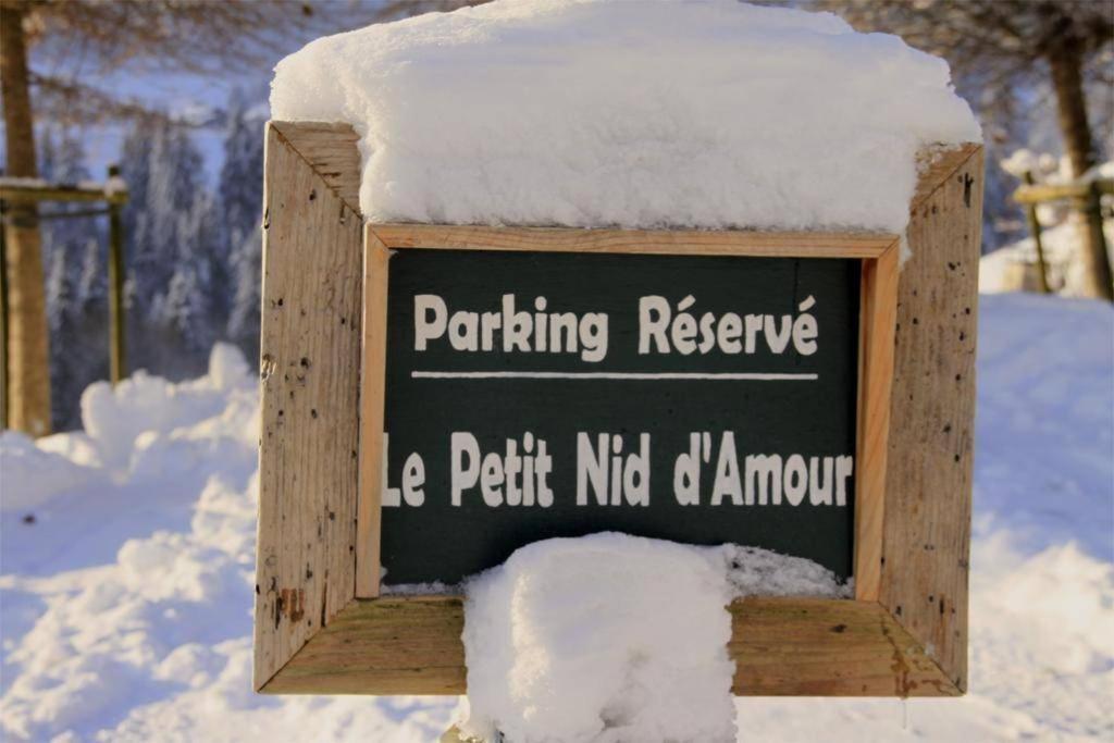 מונטריון Micro-Lodge, Le Petit Nid D'Amour מראה חיצוני תמונה